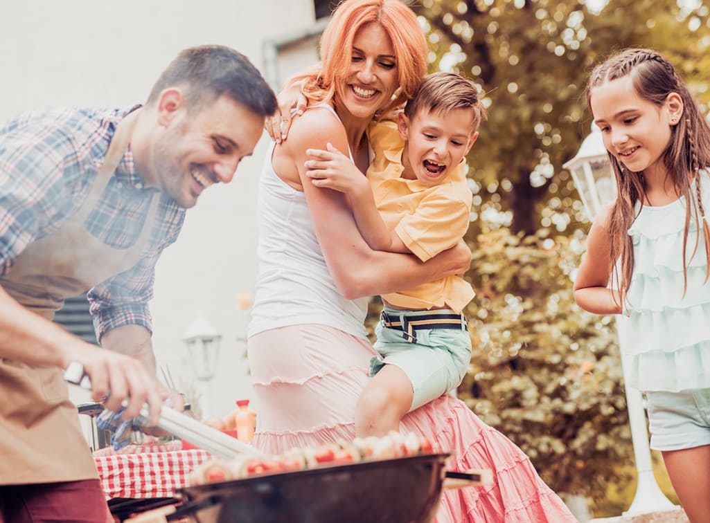 Grillen mit der Familie im Urlaub