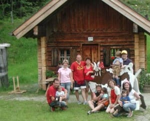 Ralph Caspers und seine Frau auf der Alm