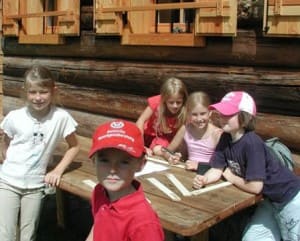 Spaß beim Rätseln auf der Alm