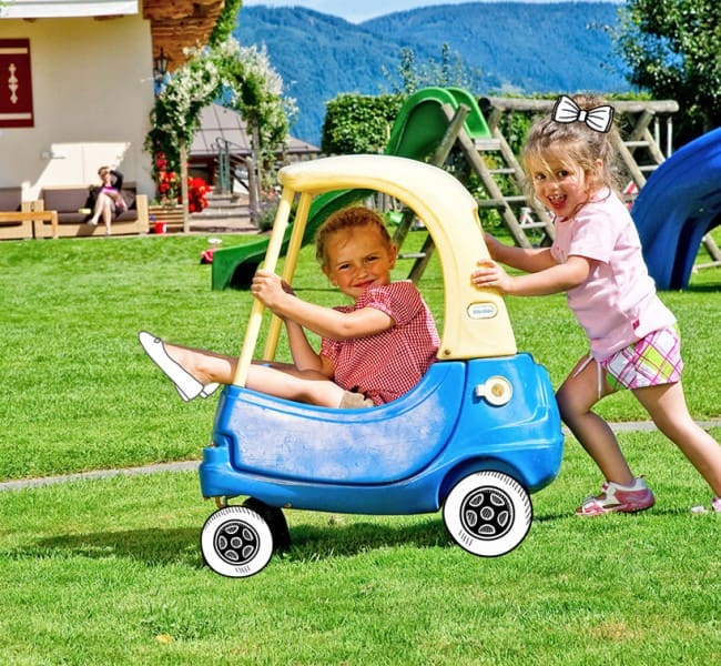 Kinder beim Spielen am Moabauer