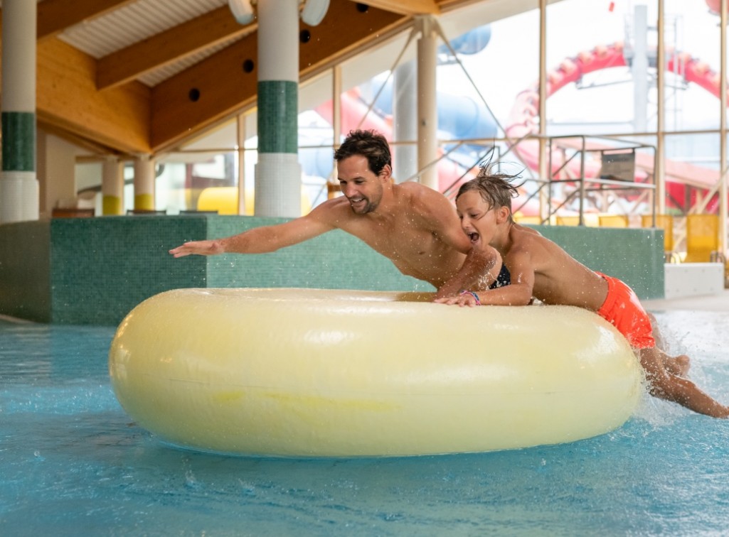 Familie in der Therme &copy; Altenmarkt-Zauchensee Tourismus/Matthias Fritzenwallner