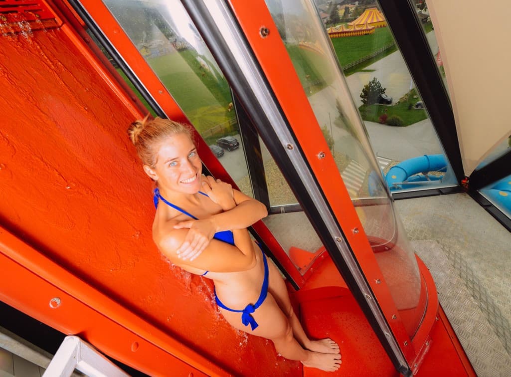 Looping-Rutsche in der Therme Amadé